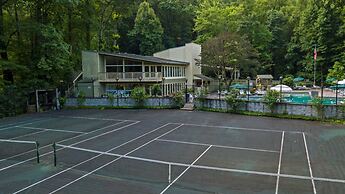 Large Modern-style Condo w Pool Gym Game Room