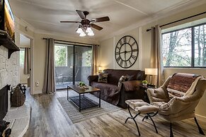 Modern Style 2 Bed Condo Pool in Gatlinburg