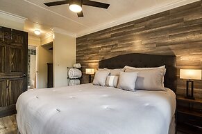 Modern Style 2 Bed Condo Pool in Gatlinburg