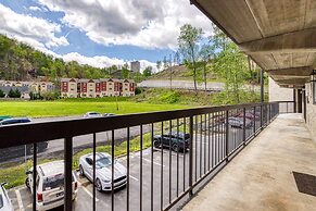 Modern Style 2 Bed Condo Pool in Gatlinburg