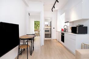 Stylish Apartment in Glyfada with Outdoor Patio