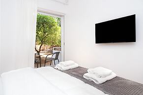 Stylish Apartment in Glyfada with Outdoor Patio