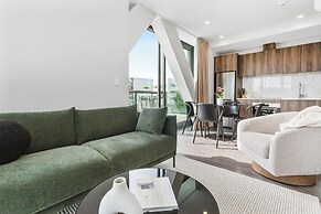 Augustus Haven Apartment with Parking