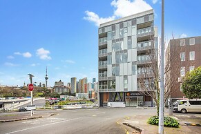 Augustus Haven Apartment with Parking