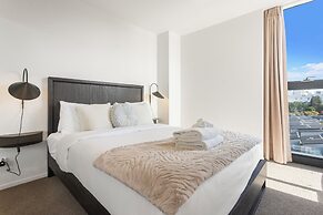 Augustus Haven Apartment with Parking