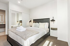 Augustus Haven Apartment with Parking