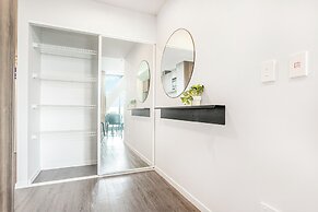 Augustus Haven Apartment with Parking