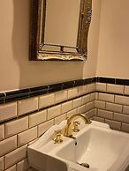 La Petite For t Art Deco Apartment in Brussels