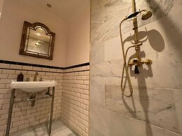 La Petite For t Art Deco Apartment in Brussels