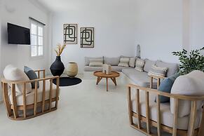 Bluewhite Suites & Villa Santorini