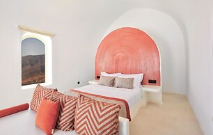 Bluewhite Suites & Villa Santorini