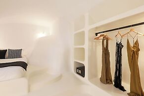 Bluewhite Suites & Villa Santorini