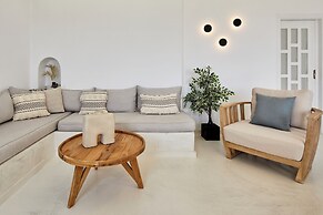 Bluewhite Suites & Villa Santorini