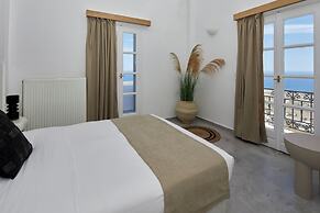 Bluewhite Suites & Villa Santorini