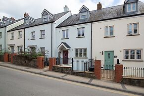 Ger Y Mor - Village Centre With Parking