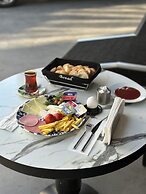 Comfort Point Two Hotel