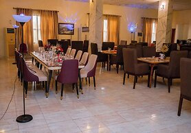 Royal Birds Hotel And Towers