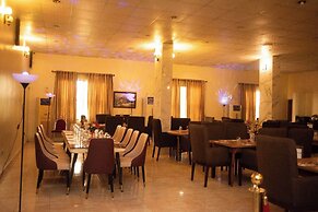 Royal Birds Hotel And Towers