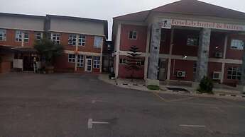 Towlab Hotel & Suites