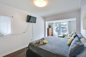 ~ 5 Mi to Beaches: Spacious Tampa Bay Home!