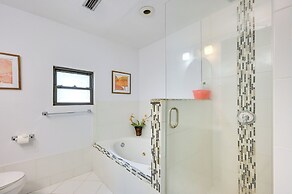 ~ 5 Mi to Beaches: Spacious Tampa Bay Home!