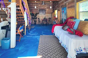 Pet-friendly Tampa Studio w/ Shared Pool