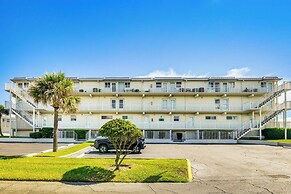 New Smyrna Beach Condo on Water: Rest, Swim & Play
