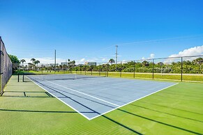 New Smyrna Beach Condo on Water: Rest, Swim & Play