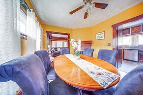 Family-friendly Home: Walk to Lake Erie!