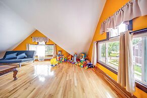 Family-friendly Home: Walk to Lake Erie!