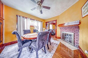 Family-friendly Home: Walk to Lake Erie!