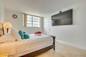Hollywood Condo w/ Beach Access - Walk to Shore!