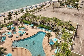 Hollywood Condo w/ Beach Access - Walk to Shore!