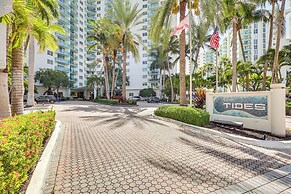 Hollywood Condo w/ Beach Access - Walk to Shore!