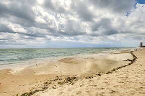 Hollywood Condo w/ Beach Access - Walk to Shore!