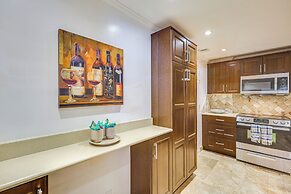 Hollywood Condo w/ Beach Access - Walk to Shore!