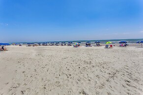 Walk to Seaside: North Myrtle Beach Gem w/ Views!