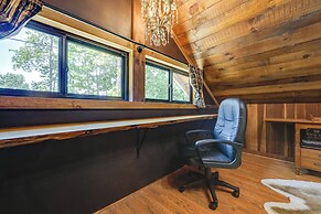 Dreamy Penrose Cabin w/ Panoramic Mountain Views