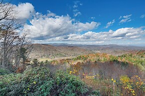 Dreamy Penrose Cabin w/ Panoramic Mountain Views