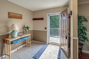 Fire Pit & Mountain Views: Quiet Sparta Getaway