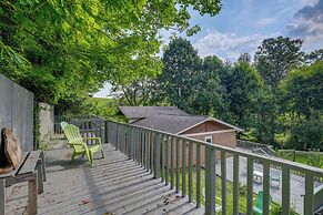 Fire Pit & Mountain Views: Quiet Sparta Getaway