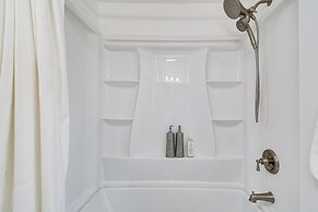 Seneca Lake Retreat w/ Deck - Walk to Wineries!