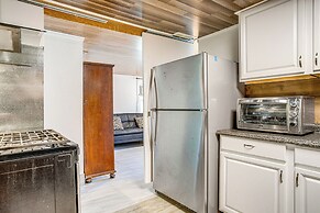 Aurora Abode: 7 Mi to Dtwn Denver!