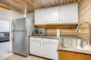 Aurora Abode: 7 Mi to Dtwn Denver!