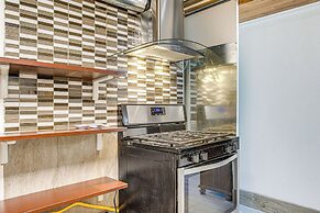 Aurora Abode: 7 Mi to Dtwn Denver!