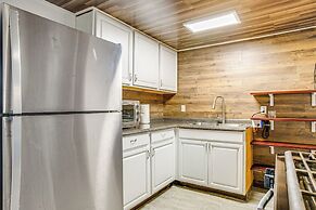 Aurora Abode: 7 Mi to Dtwn Denver!