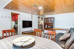 Aurora Abode: 7 Mi to Dtwn Denver!