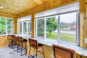 Charming Damascus Retreat w/ Deck & Creek Views!