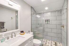 Charming Damascus Retreat w/ Deck & Creek Views!