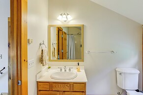 Spacious Wilmington Cabin: Walk to Lake